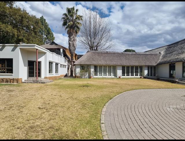 M² BUILDING FOR SALE IN LOCHVAAL